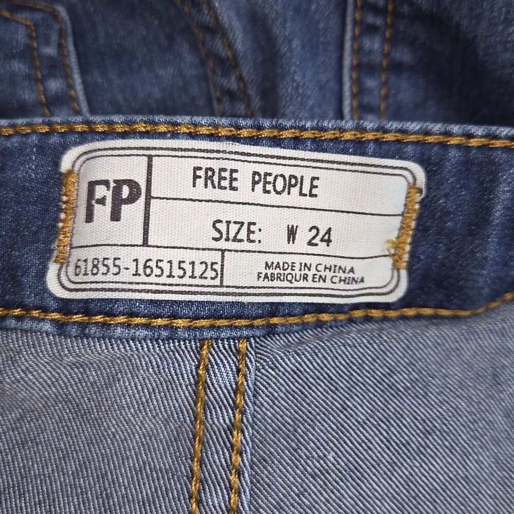 Free People We The Free Just Float On Flare Jeans Dark Wash Size 24x31 BOHO - Picture 4 of 5